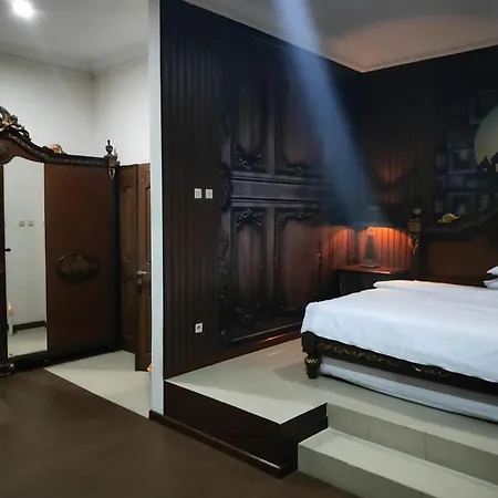 Omah Tirtodipuran-2